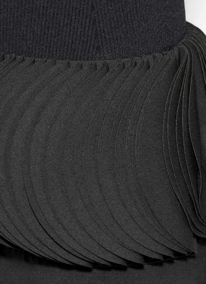 Alaa Pants and Shorts WOOL MILLEFEUILLE PANTS 8211 Women Alaa Pants and Shorts WOOL MILLEFEUILLE PANTS 8211 Women