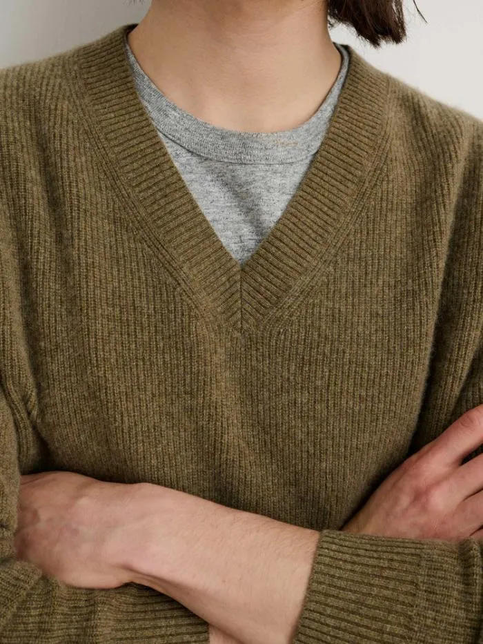 Alex Mill Sweaters Sweatshirts VNeck Sweater In Lightweight Cashmere Heather Olive 8211 Men