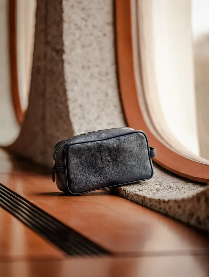 Amalfi Deep Blue Men Bobbies Toiletry Bags