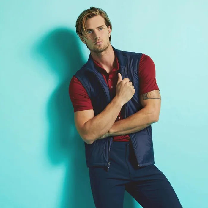 GFORE Polos Men EMBROIDERED SKULL and TEES TECH JERSEY MODERN SPREAD COLLAR POLO Rhubarb GFORE Polos Men EMBROIDERED SKULL and TEES TECH JERSEY MODERN SPREAD COLLAR POLO Rhubarb