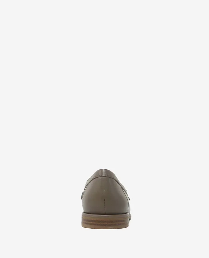Kenneth Cole Flats and Loafers Women Lyra Leather Loafer Beige Kenneth Cole Flats and Loafers Women Lyra Leather Loafer Beige