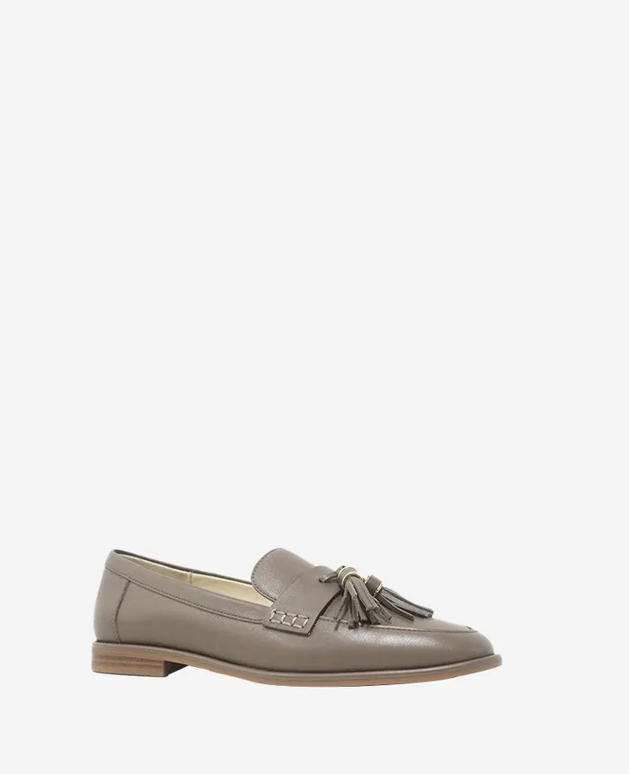Kenneth Cole Flats and Loafers Women Lyra Leather Loafer Beige Kenneth Cole Flats and Loafers Women Lyra Leather Loafer Beige