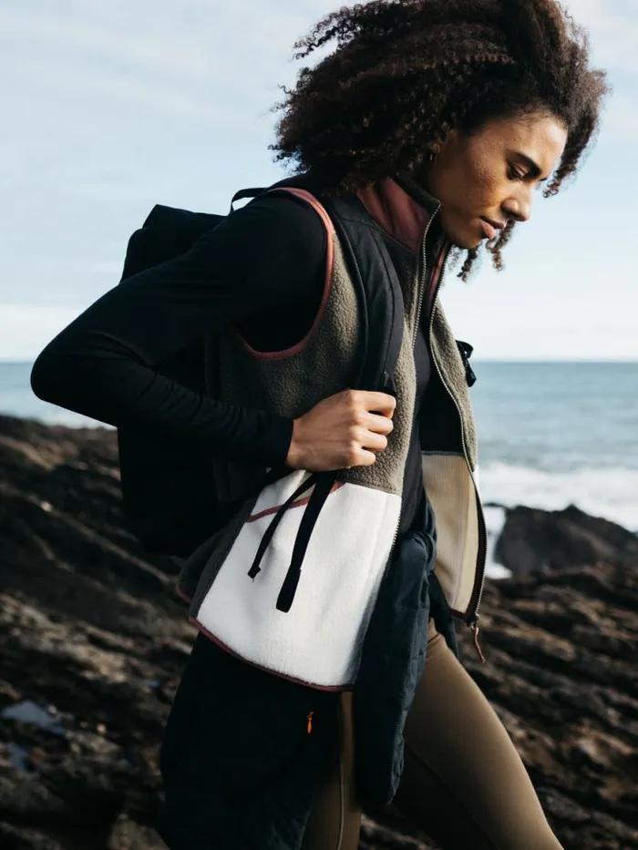 MenWomen Nautilus 23L Backpack Black Finisterre Bags