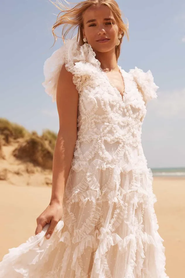 Needle and Thread Dresses Amorette VNeck Gown Champagne 8211 Women