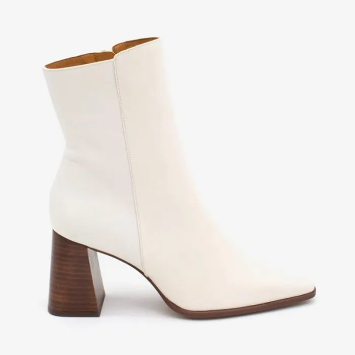 ngel Alarcn Boots And Booties Woman TRIDAS 8211 Leather Ankle Boots With Pointed Toe Wide Heel And Zipper ngel Alarcn Boots And Booties Woman TRIDAS 8211 Leather Ankle Boots With Pointed Toe Wide Heel And Zipper