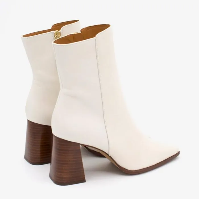 ngel Alarcn Boots And Booties Woman TRIDAS 8211 Leather Ankle Boots With Pointed Toe Wide Heel And Zipper
