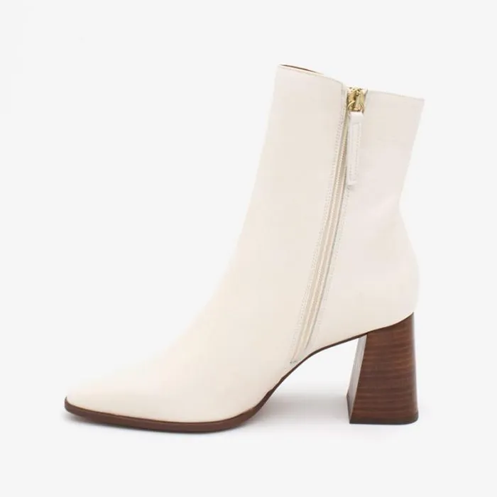 ngel Alarcn Boots And Booties Woman TRIDAS 8211 Leather Ankle Boots With Pointed Toe Wide Heel And Zipper