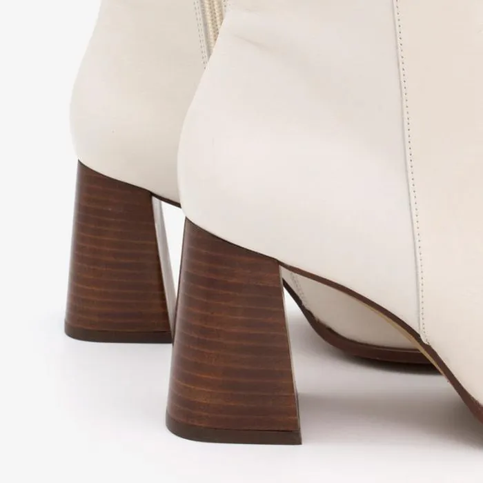 ngel Alarcn Boots And Booties Woman TRIDAS 8211 Leather Ankle Boots With Pointed Toe Wide Heel And Zipper