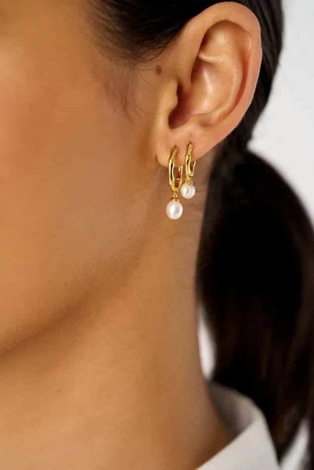 Oroton Earrings Melody Single Pearl Huggies 18k Gold 8211 Jewellery