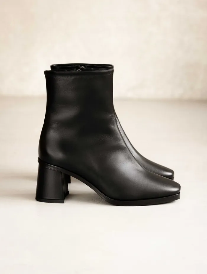 Scarlett Passion Black Women Bobbies Ankle Boots