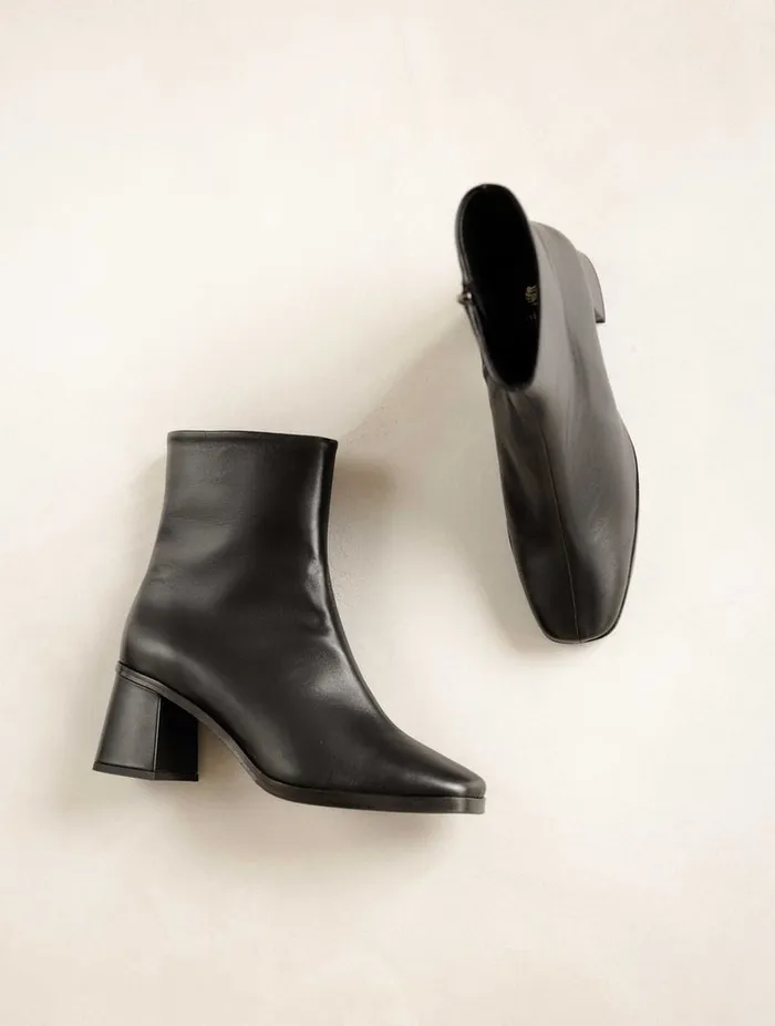 Scarlett Passion Black Women Bobbies Ankle Boots