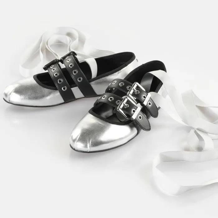 Shop Ballet Flats BUFFALO Daphne Jane Silver