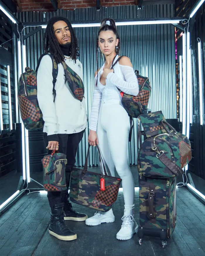 SPRAYGROUND Crossbodys THE PARADOXX SHARK SAVVY CROSSBODY 8211 Universal SPRAYGROUND Crossbodys THE PARADOXX SHARK SAVVY CROSSBODY 8211 Universal