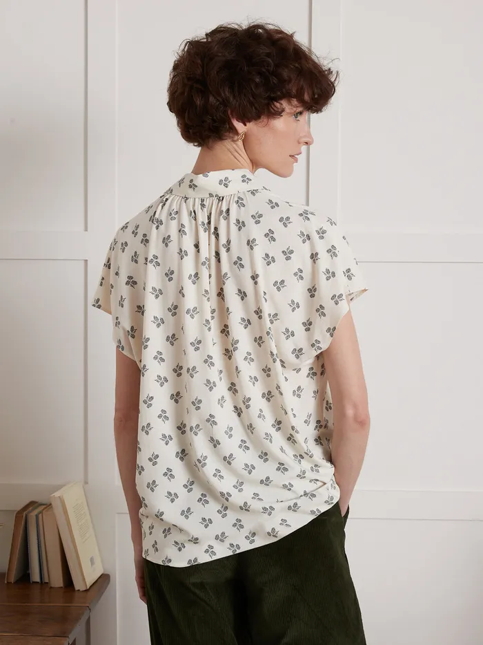 Women Cyrillus Clothing Diane Print Top Made With Dobby Viscose Imp Diane Ecru