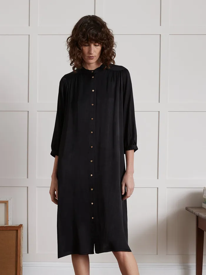 Women Cyrillus Clothing MidLength Button Dress In Plain Crepe Noir