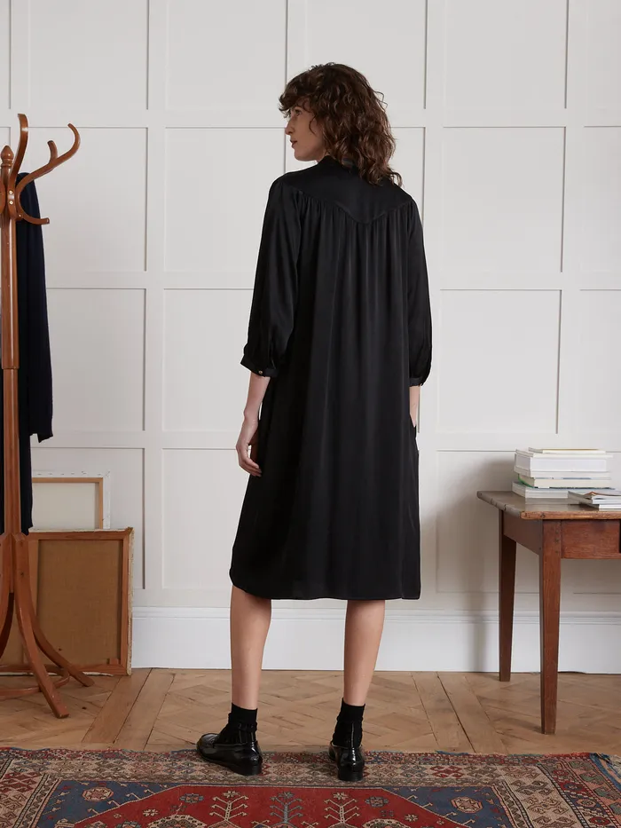 Women Cyrillus Clothing MidLength Button Dress In Plain Crepe Noir